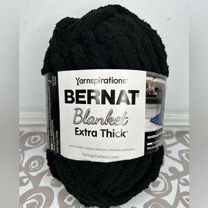 Yarnspirations Bernat Blanket Extra Thick Yarn 21.2 oz / 600 g / 72 Yards Coal